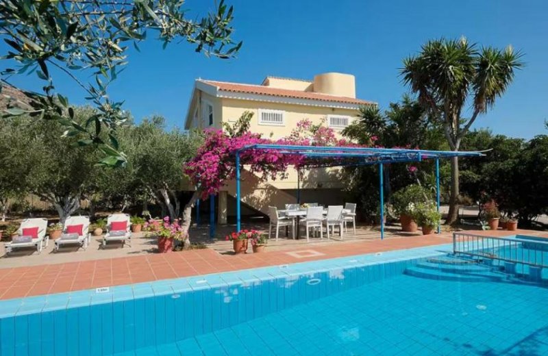 Kalyves Kreta, Kalyves: Helle Villa zu verkaufen, nur wenige Schritte vom Meer entfernt Haus kaufen